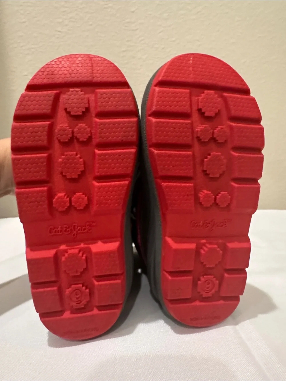 Cat & Jack Toddler size 9 Snow Boots